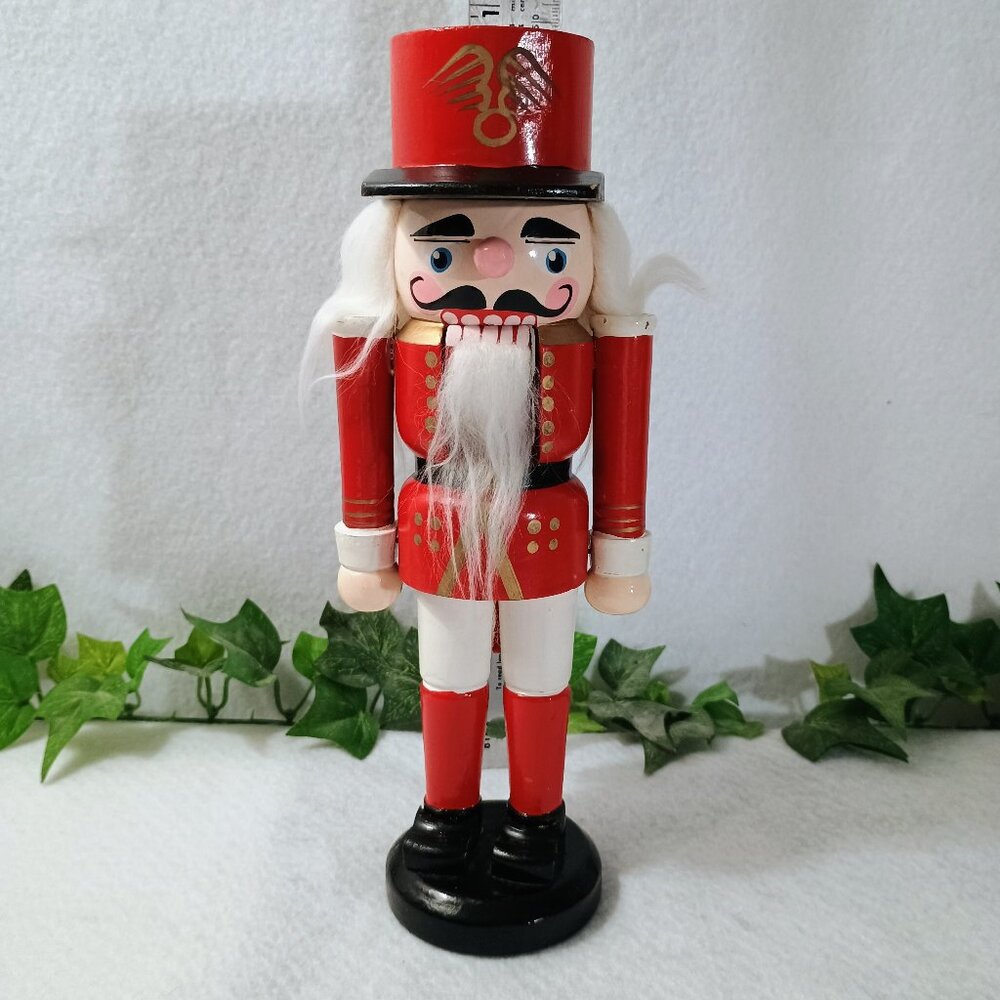 EUC: Nutcracker Soldier Sze see dec. Red & Black Wooden Christmas Holiday Decor